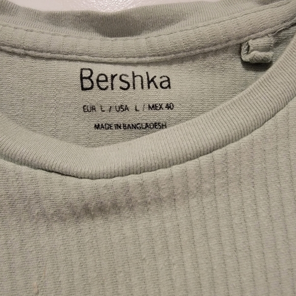 Bershka T shirt - Picture 2 of 3